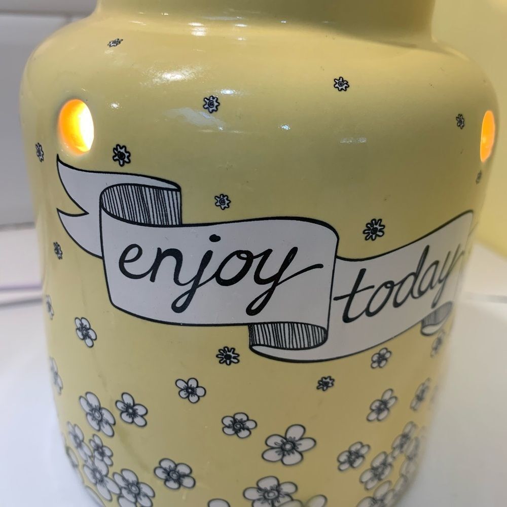 Yellow Ceramic light  with Floral Design - Picture 5 of 8